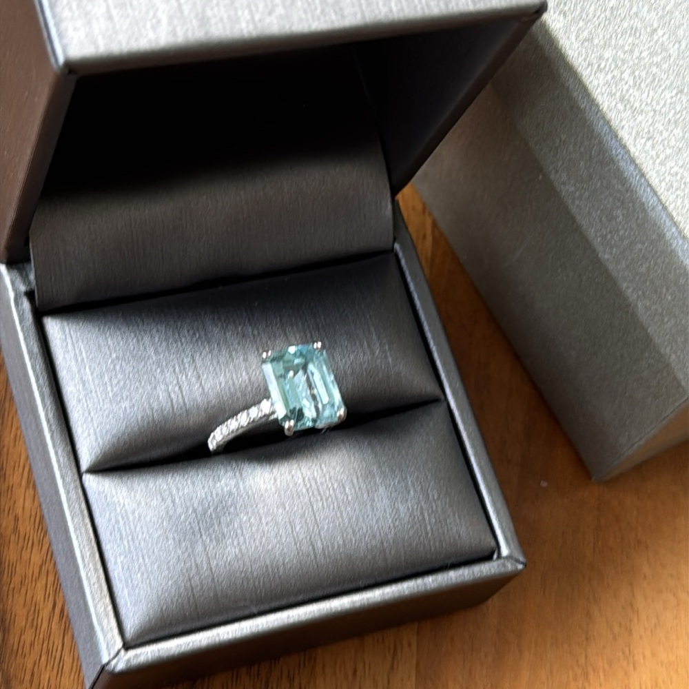 Aquamarine and Diamond Ring - Picture 8 of 9